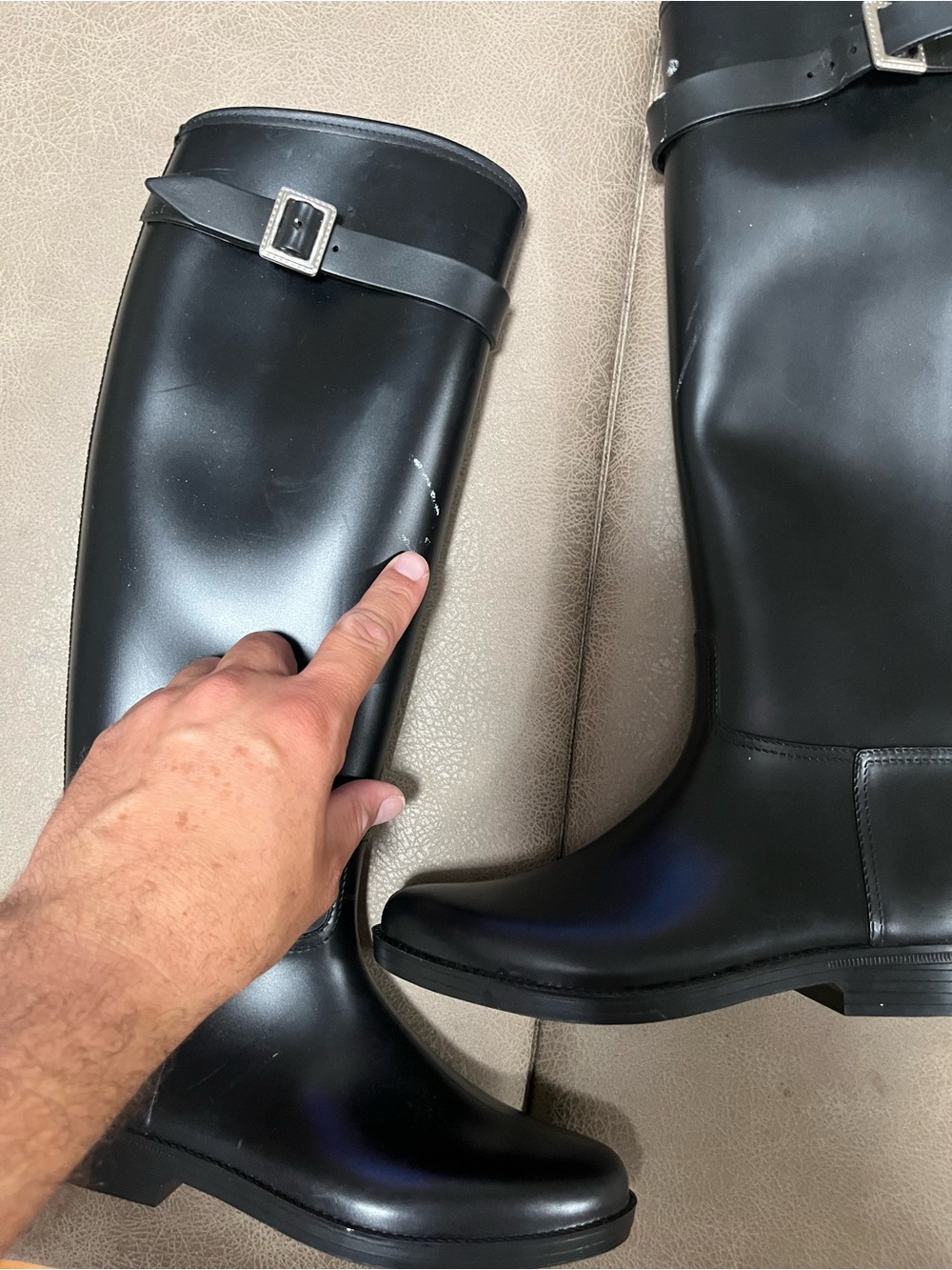 Black Women's Tall Rain Boots us size is like 6 - Picture 4 of 11